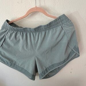 Athleta Women’s Mesh Racer Run Mid Rise 4 Shorts sz Large green $49